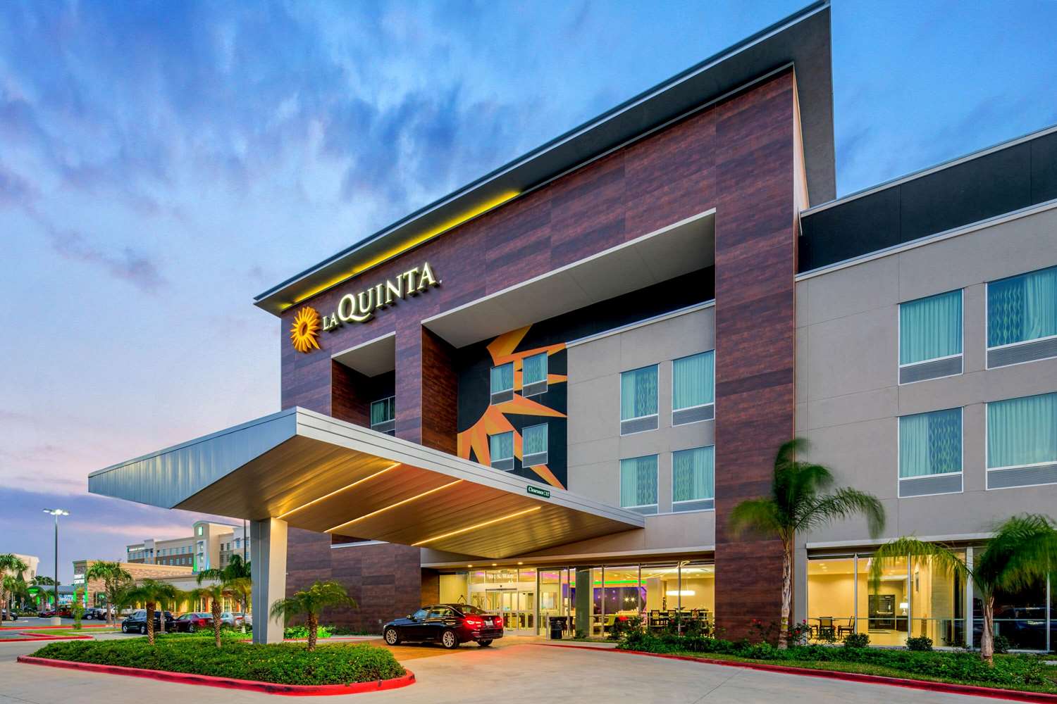 La Quinta Inn And Suites By Wyndham Mcallen Convention Center 4/56