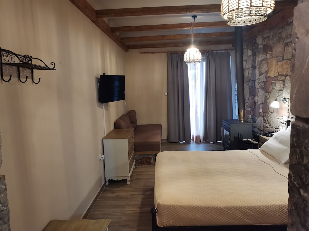 Hotel Ataviros 7/30
