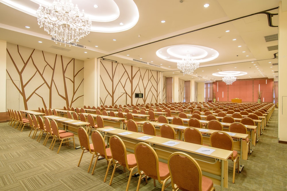 Golden Beach Cha Am Hotel 35/50