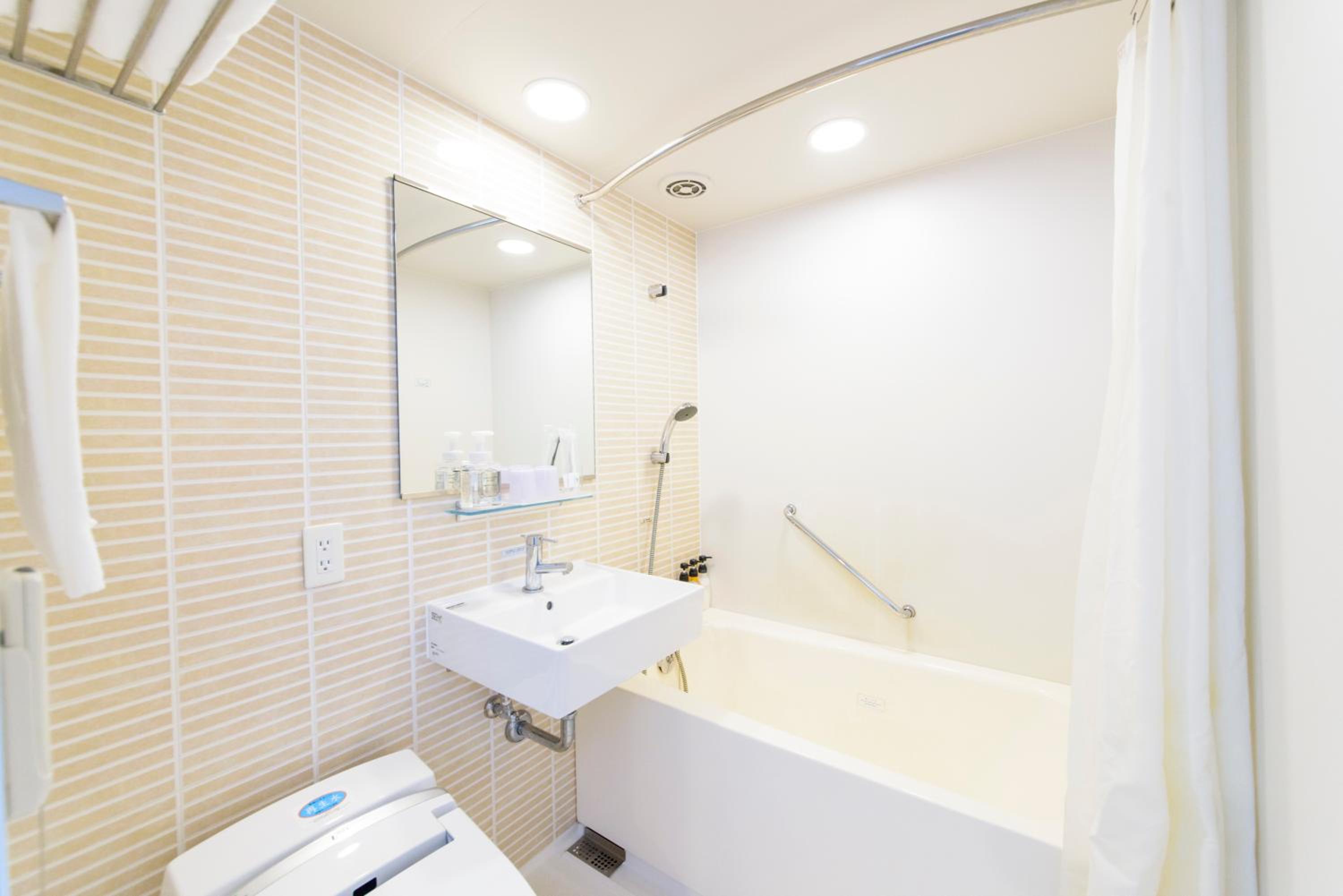 Separate bath Single Room Smoking، Nishitetsu Resort Inn Naha 7/8