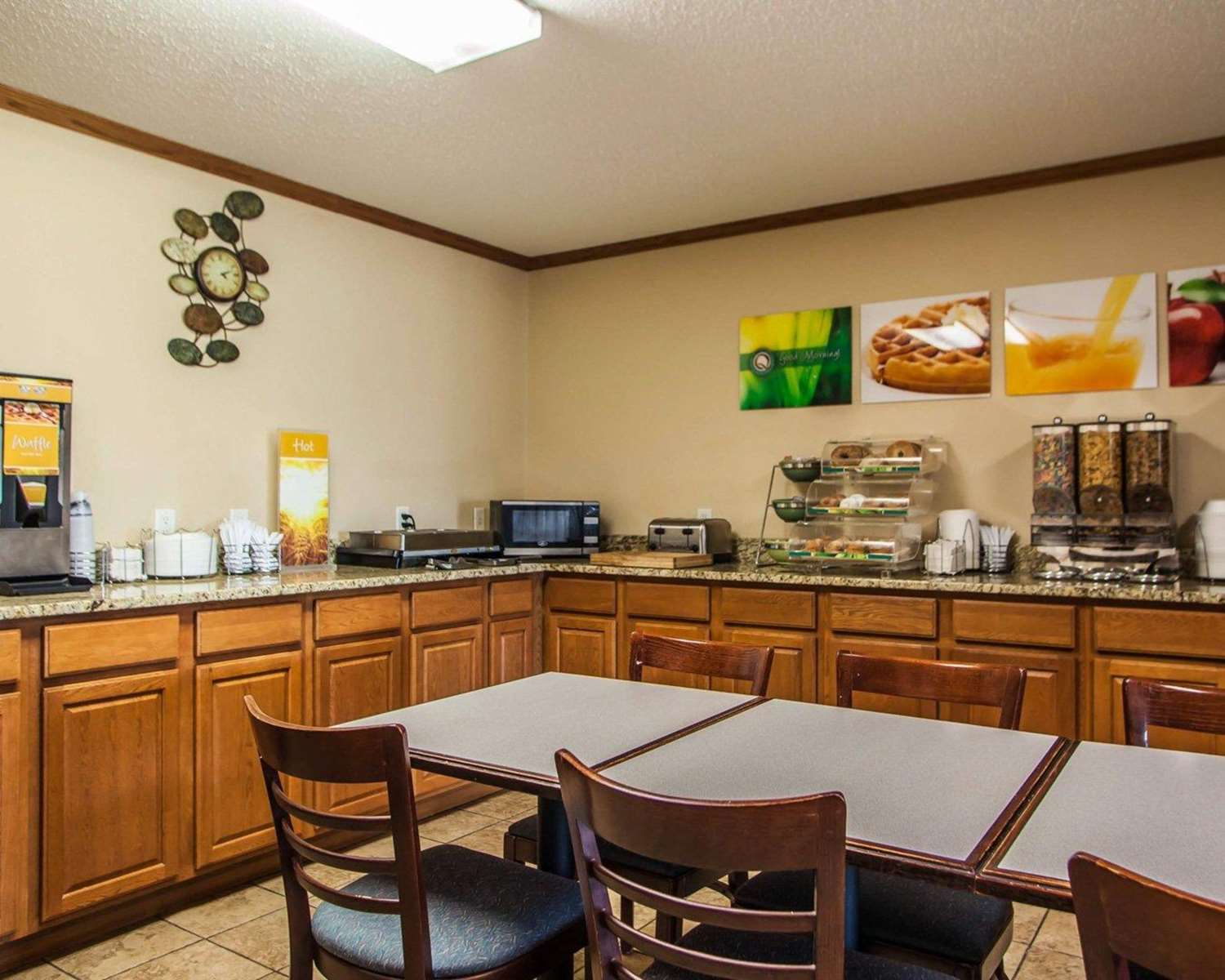 Quality Inn & Suites Eldridge Davenport North 22/31