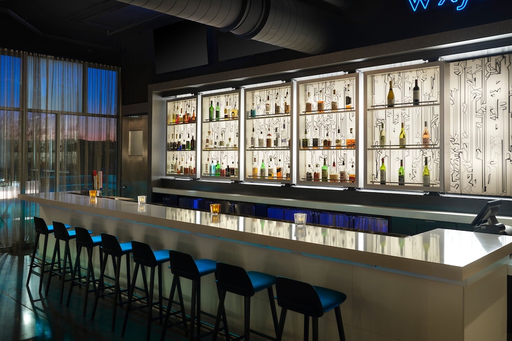 Aloft Knoxville West 43/59