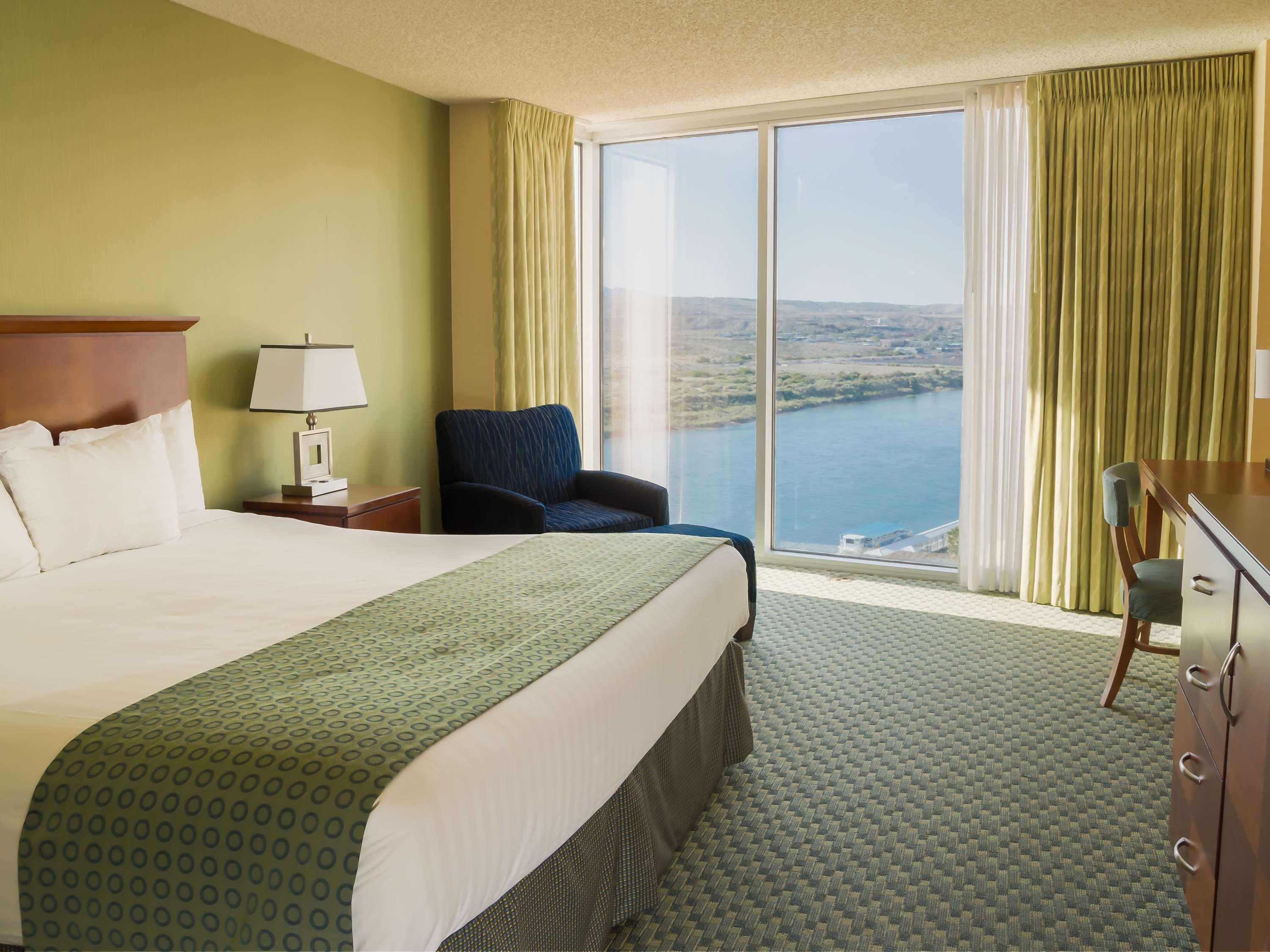 Colorado, King Bed, River View