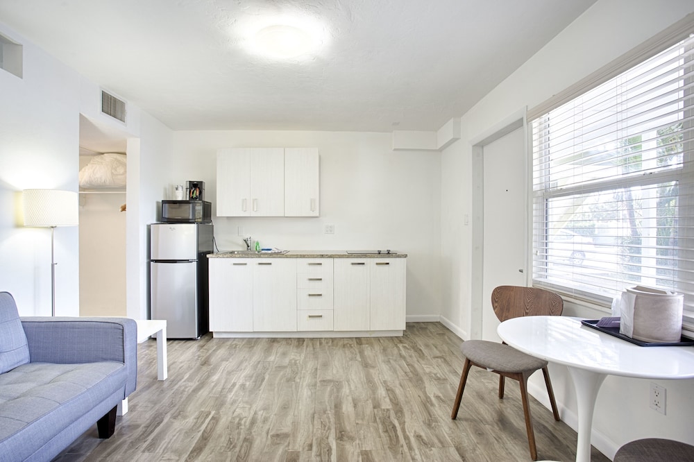 Regency Inn & Suites 6/54