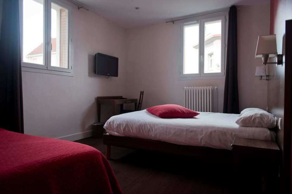 ROOM, TRIPLE, PRIVATE BATHROOM