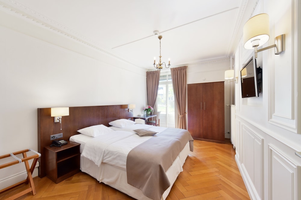 J5 Hotels Helvetie Montreux 11/27