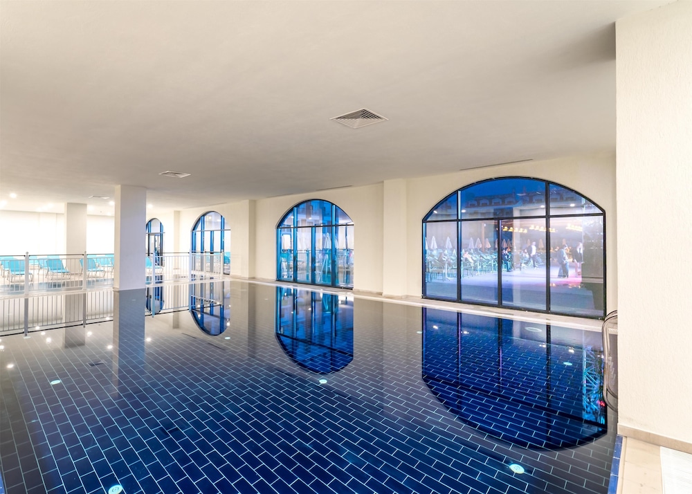 Arcanus Hotels Trendline Side 23/50