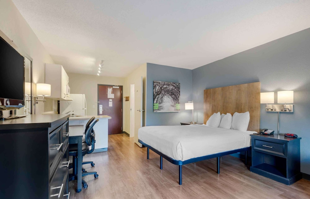 STUDIO, QUEEN BED, ACCESSIBLE