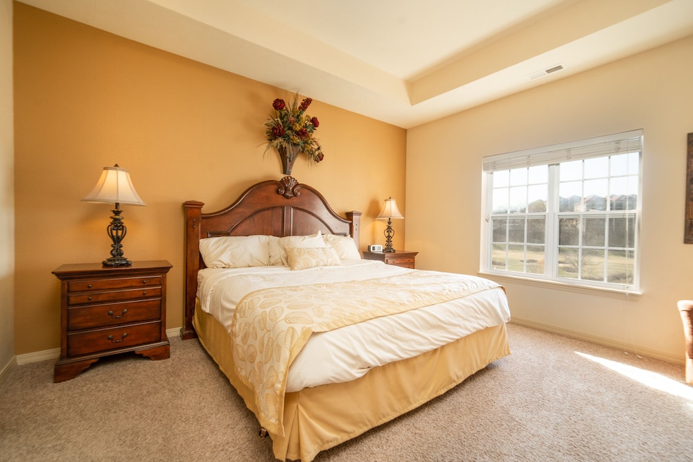 2 BEDROOMS, CONDO, FAMILY, GOLF COURSE VIEW, TERRACE