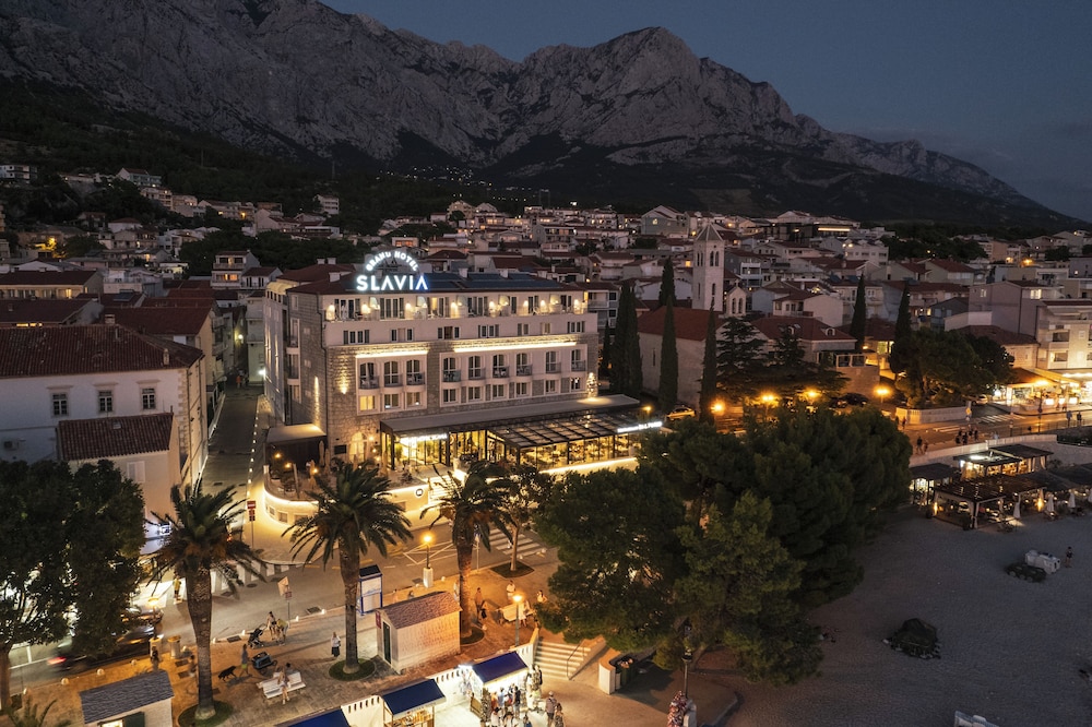 Grand Hotel Slavia in BASKA VODA