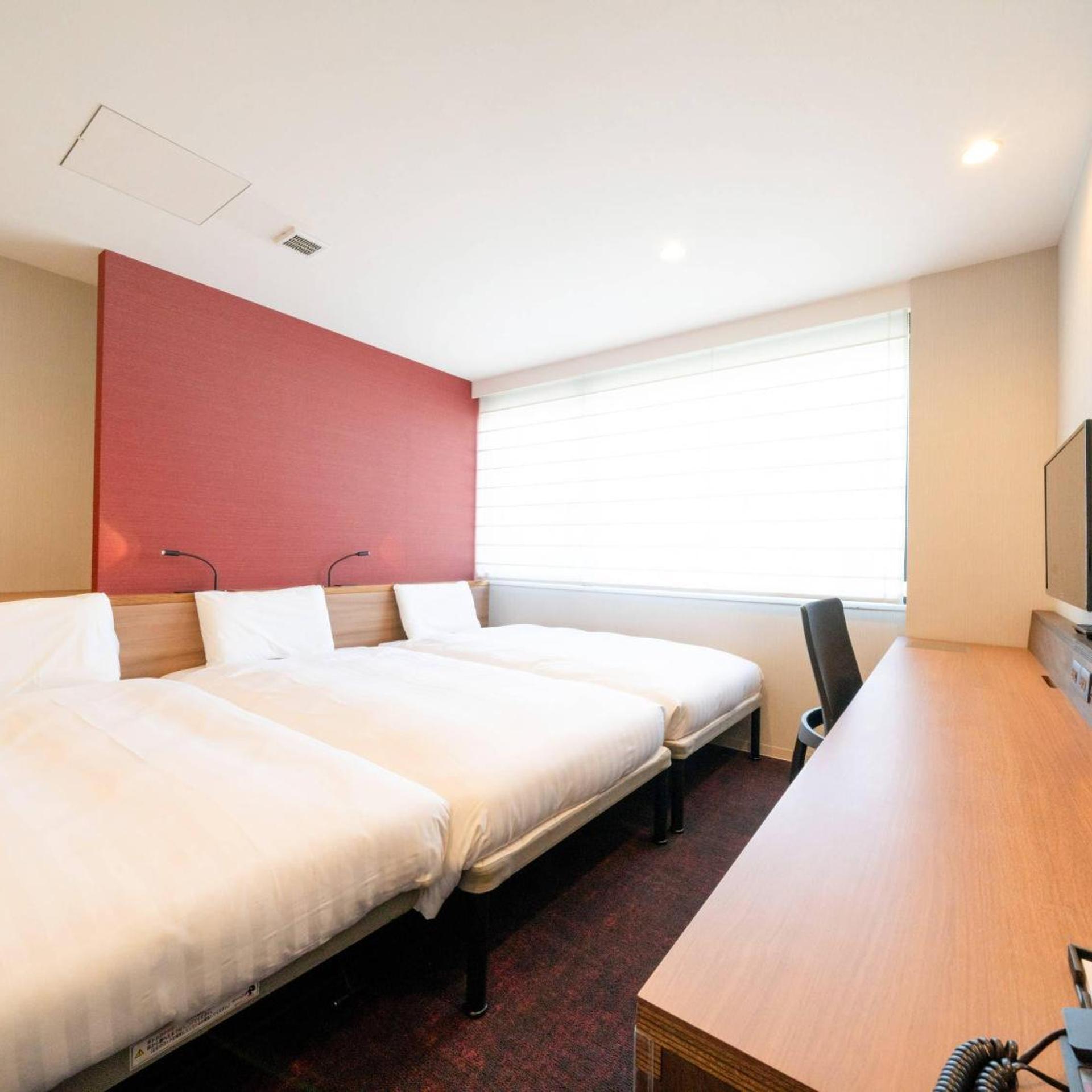 Room, Triple