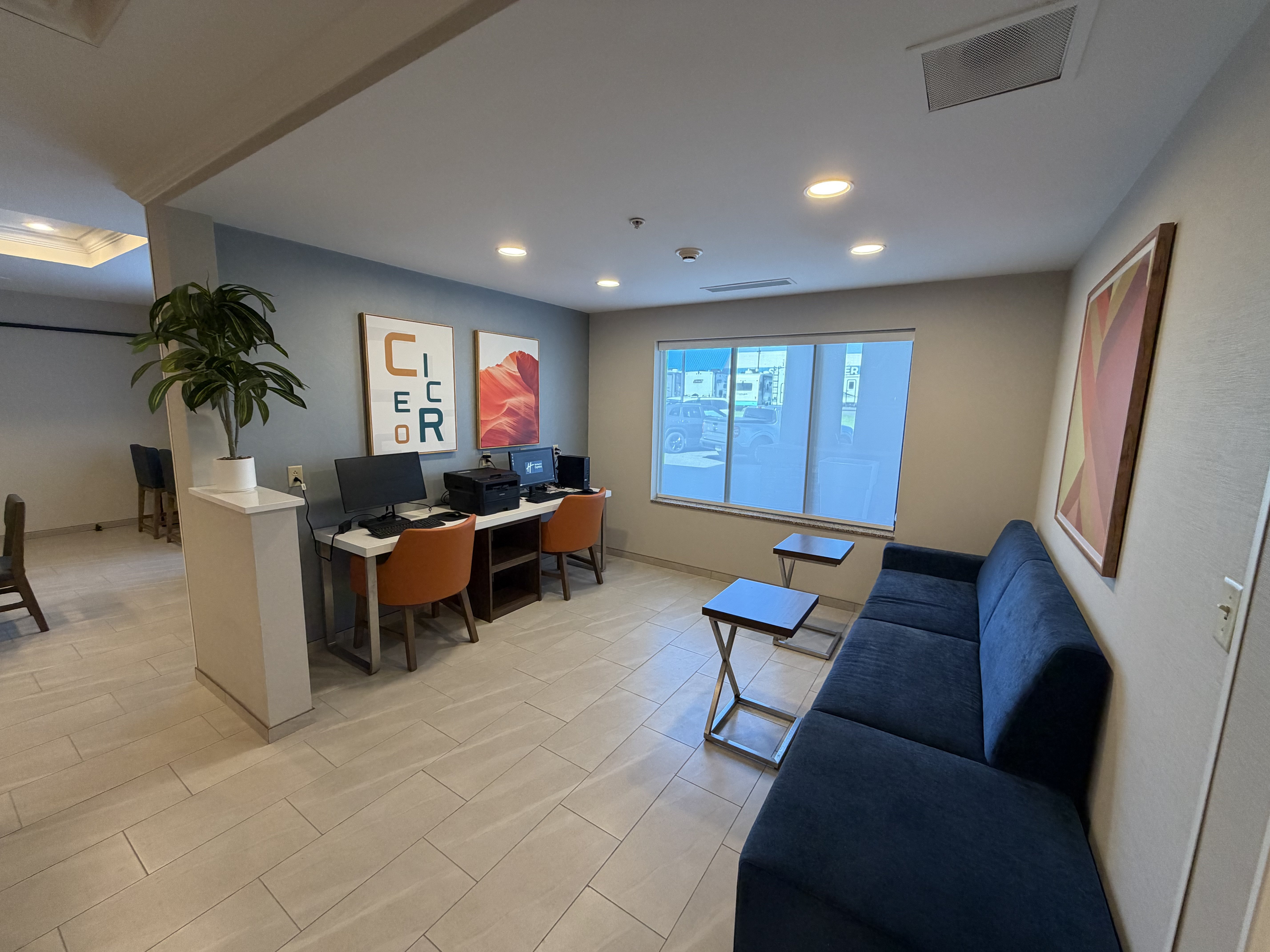 Holiday Inn Express & Suites Syracuse North - Airport Area 50/68