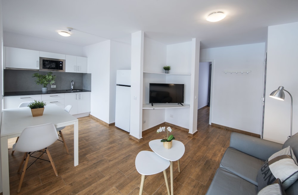 Apartamentos Los Rosales 40/75
