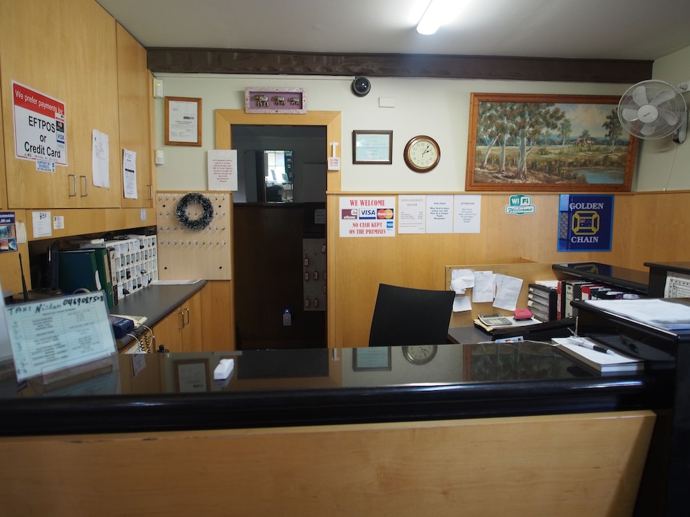 ASCOT MOTOR INN 30/32