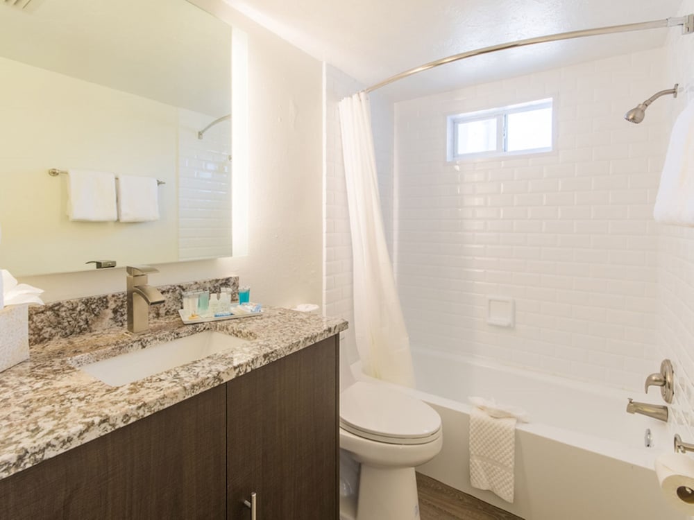 Hibiscus Suites - Gateway to Siesta Key 35/44