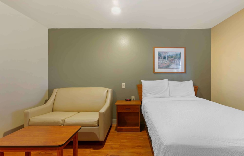 Studio 6 Extended Stay Birmingham Pelham AL 16/44