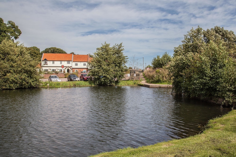 Wayford Bridge Inn 40/47