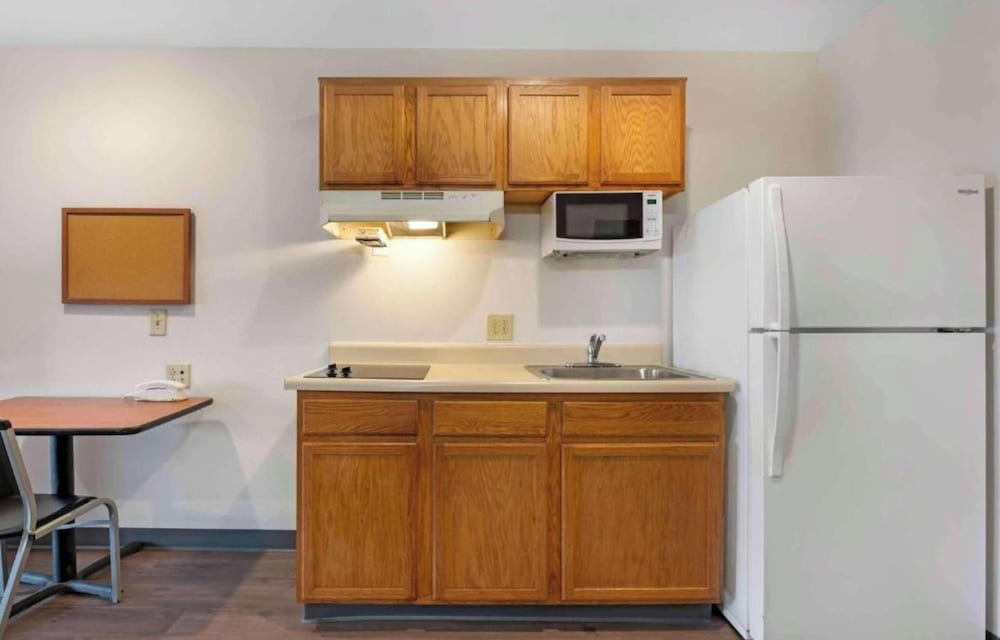 Studio 6 Extended Stay Cincinnati Sharonville OH 31/44