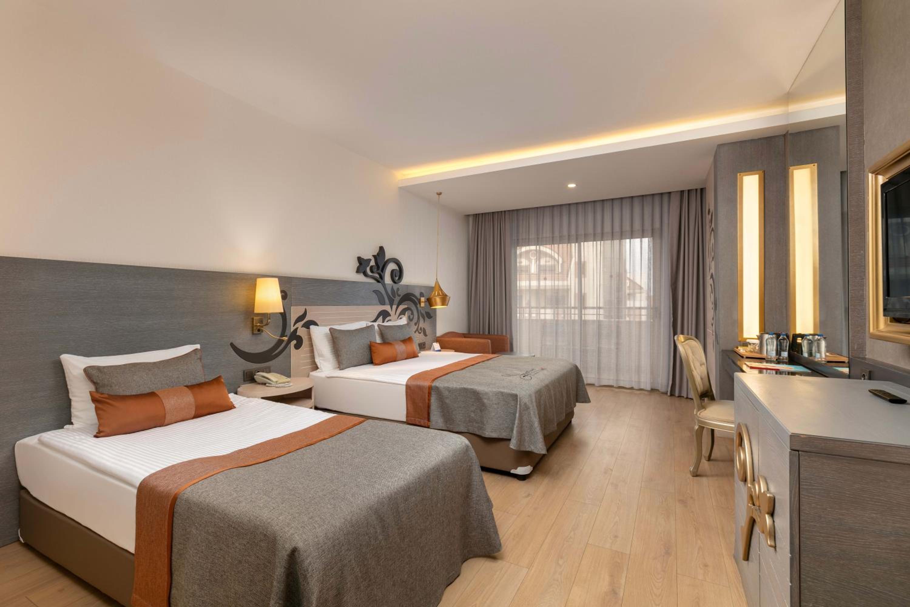 Standard, Double Bed, Lateral Side Sea View