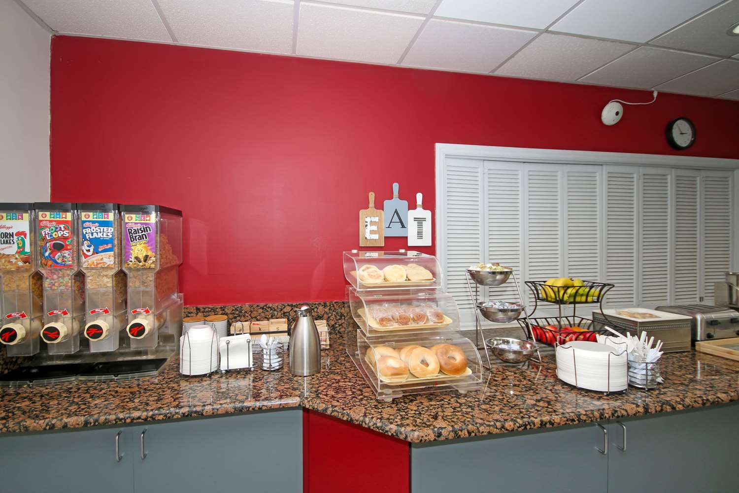 Americas Best Value Inn Pilot Mountain 3/7