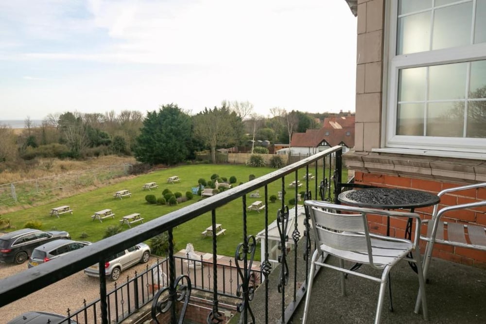 Skegness OYO Royal Hotel 48/60