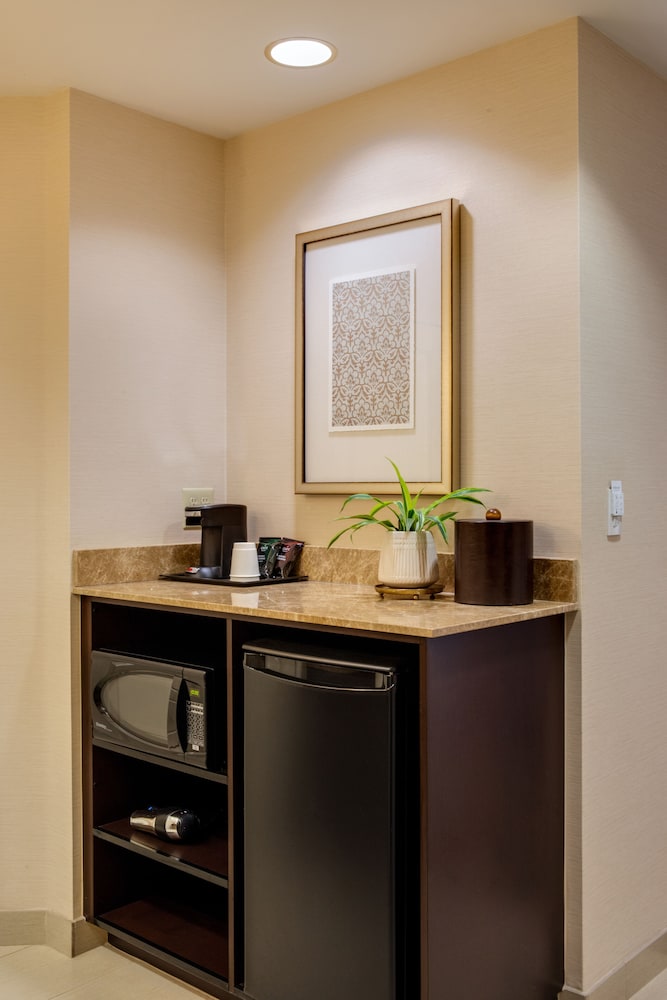 Ayres Hotel Fountain Valley 44/49