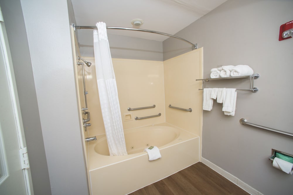 Motel6 New Iberia, LA 57/58