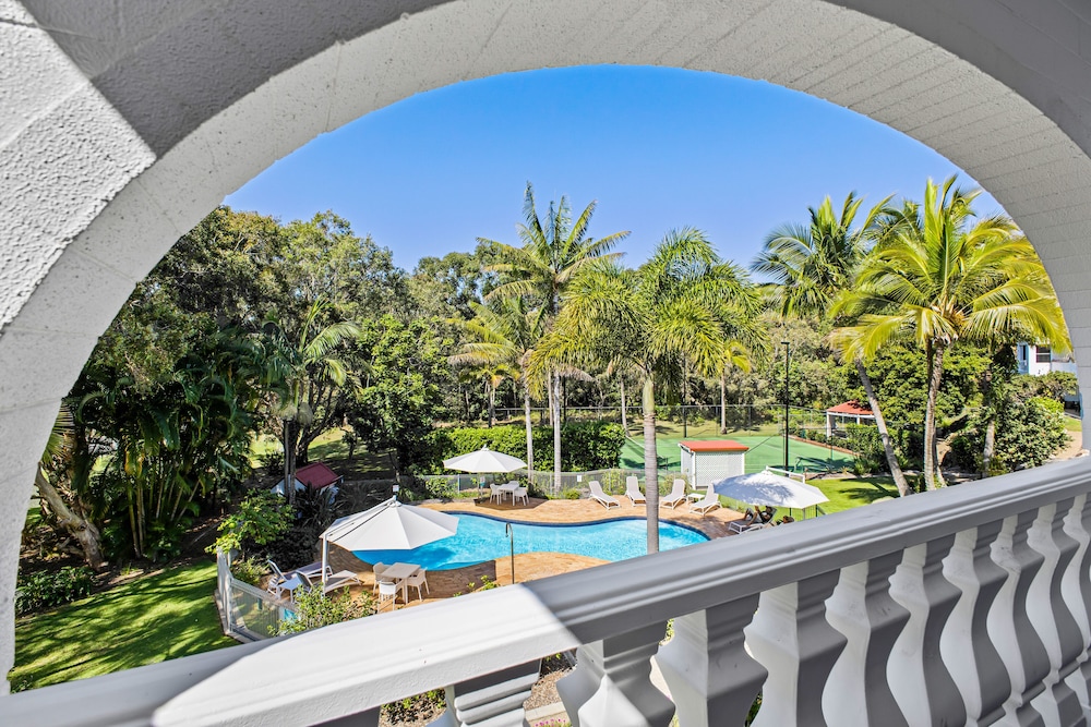 THE ISLANDER HOLIDAY RESORT 35/50