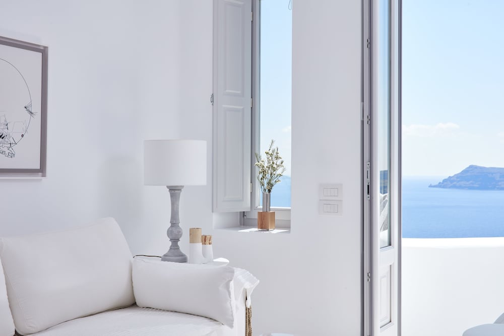 2 Bedrooms, Suite, 2 King Beds, Caldera View، Canaves Oia Sunday Suites 7/10