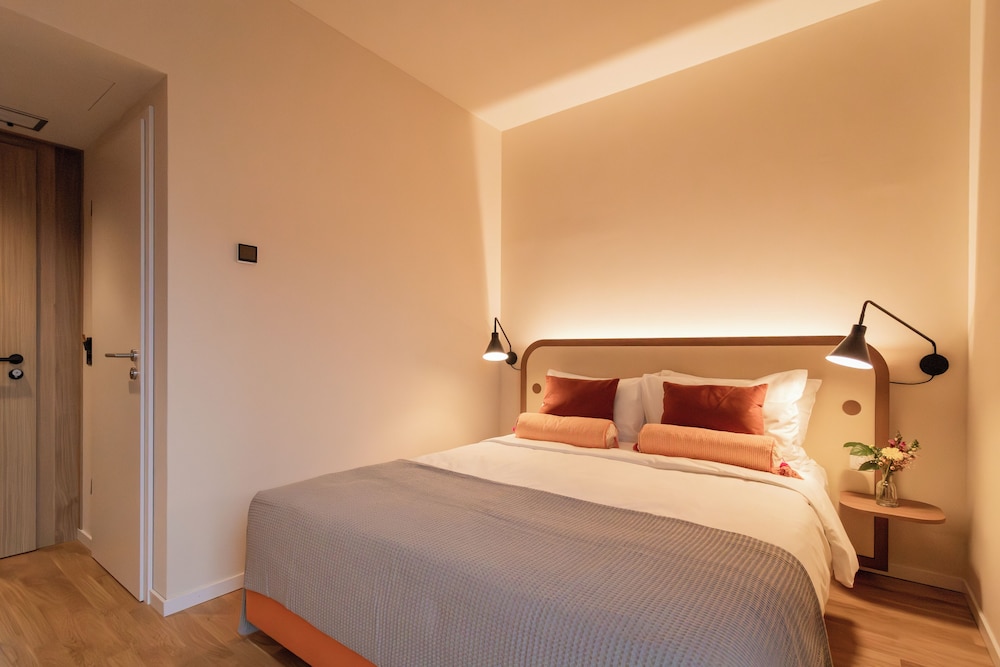 HOOD Hotel 6/50
