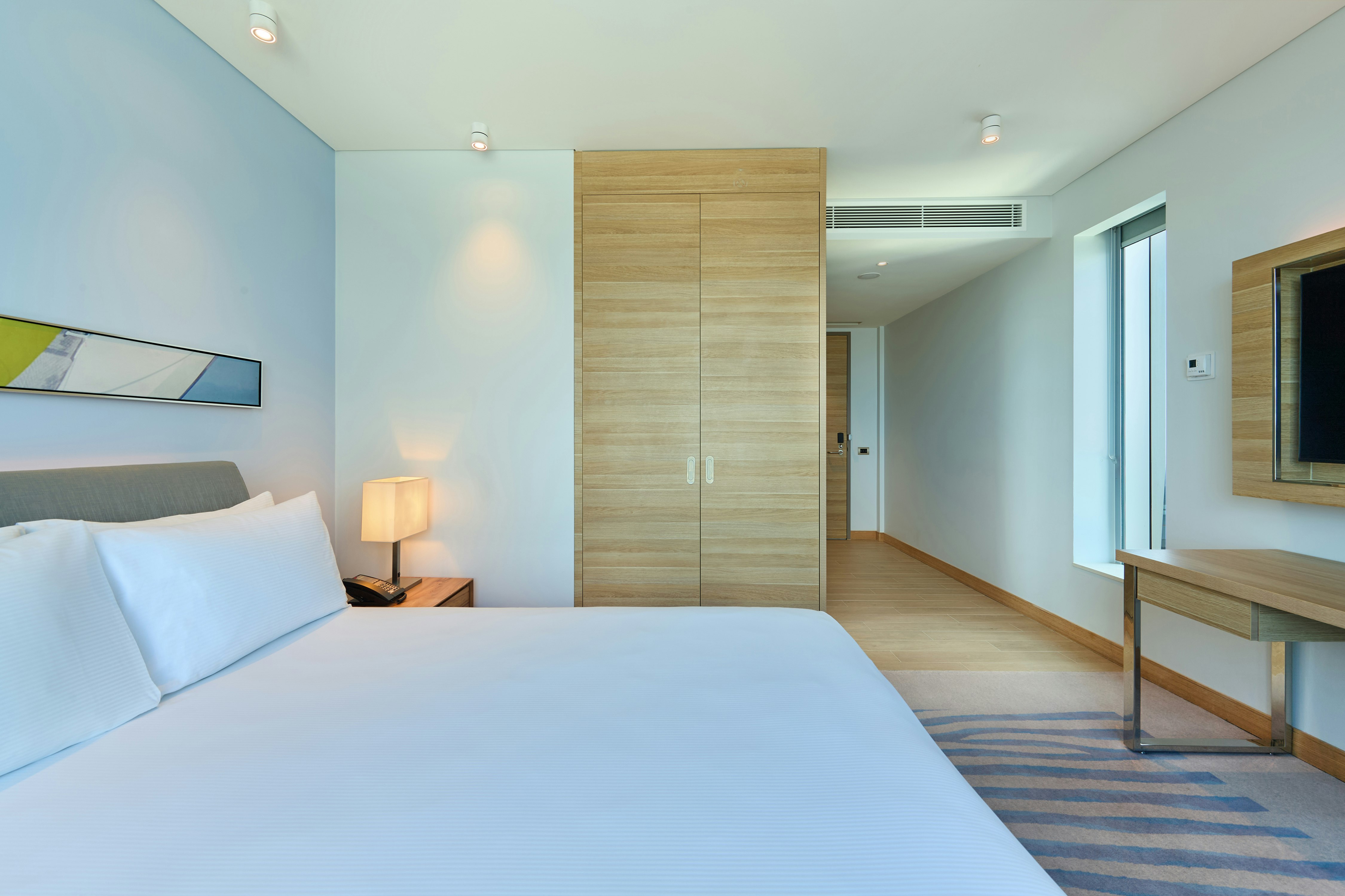 ROOM, QUEEN BED, ACCESSIBLE