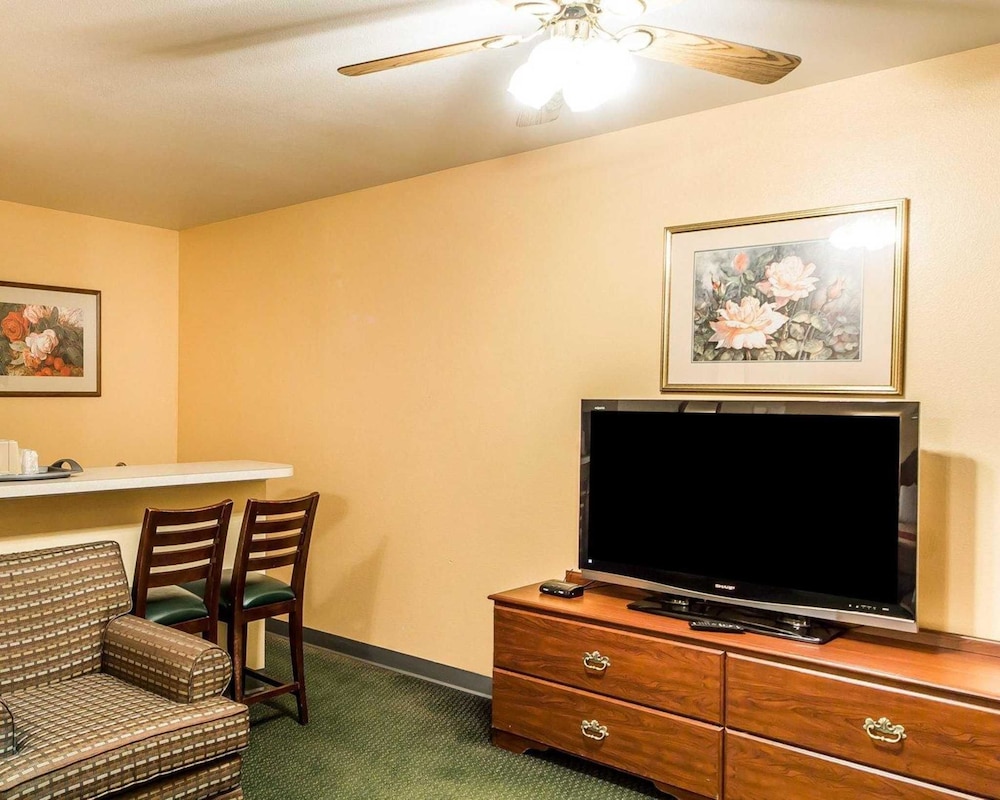 Econo Lodge Bartlesville Hwy 75 29/34