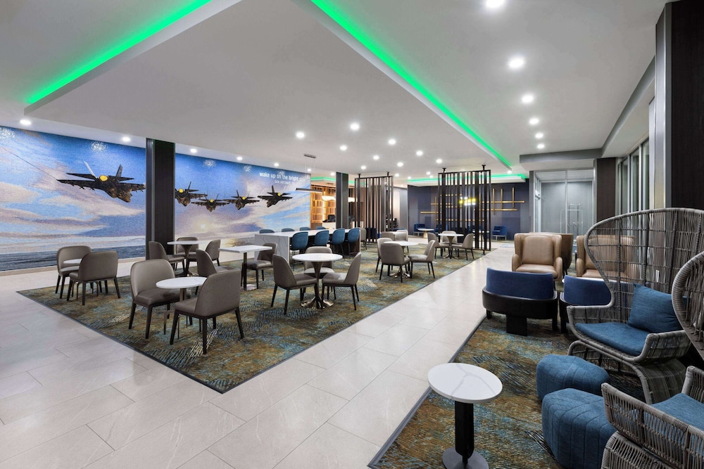 La Quinta Inn & Suites by Wyndham San Antonio at the RIM 31/43
