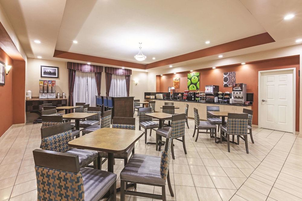 La Quinta Inn and Suites by Wyndham Granbury 43/62