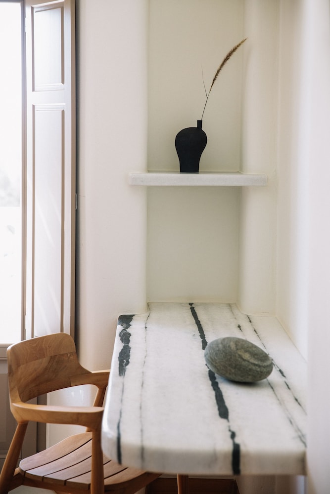 Ammothines Cycladic Suites 39/59