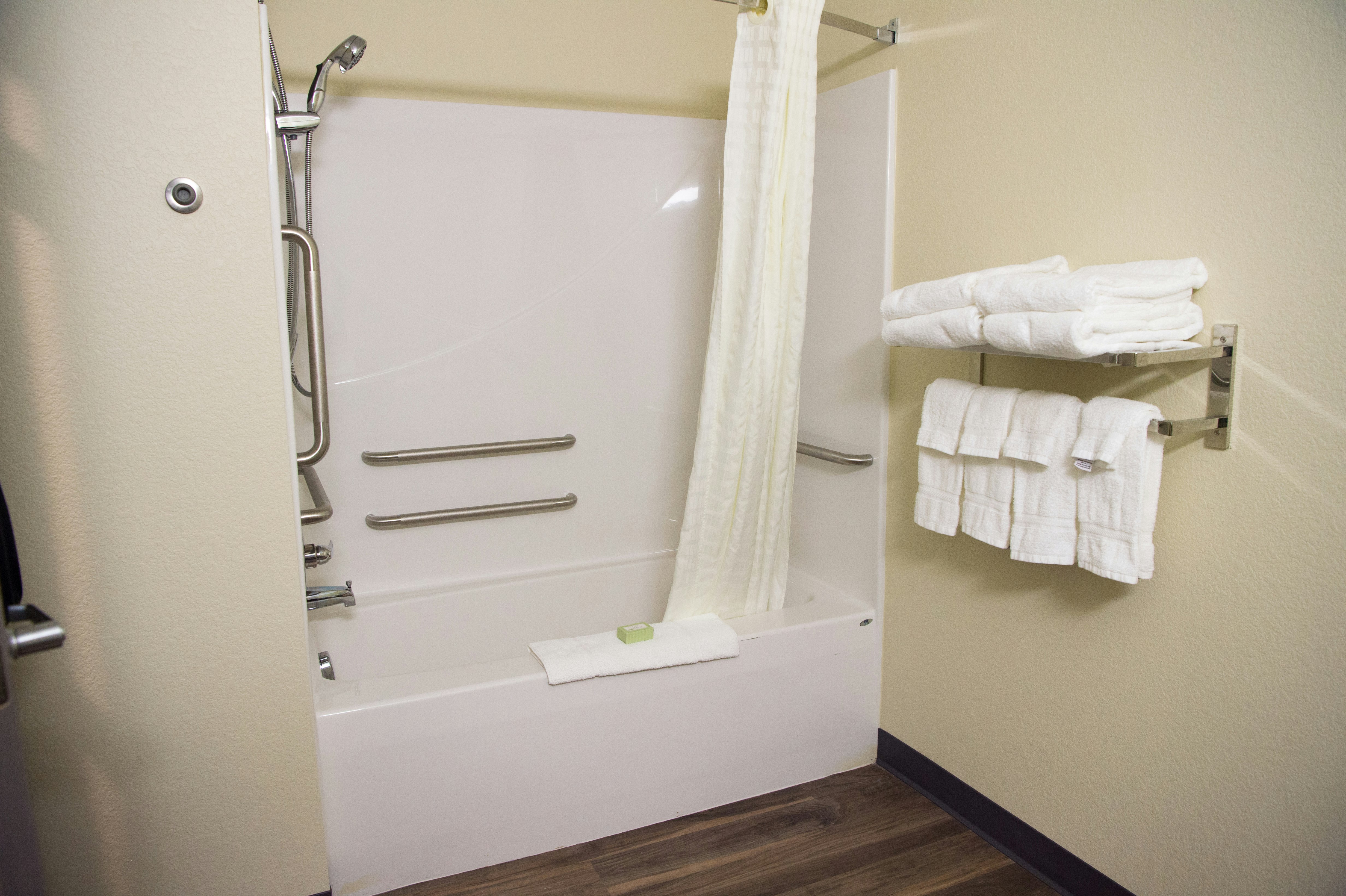 Cobblestone Inn & Suites - Forest City 33/33
