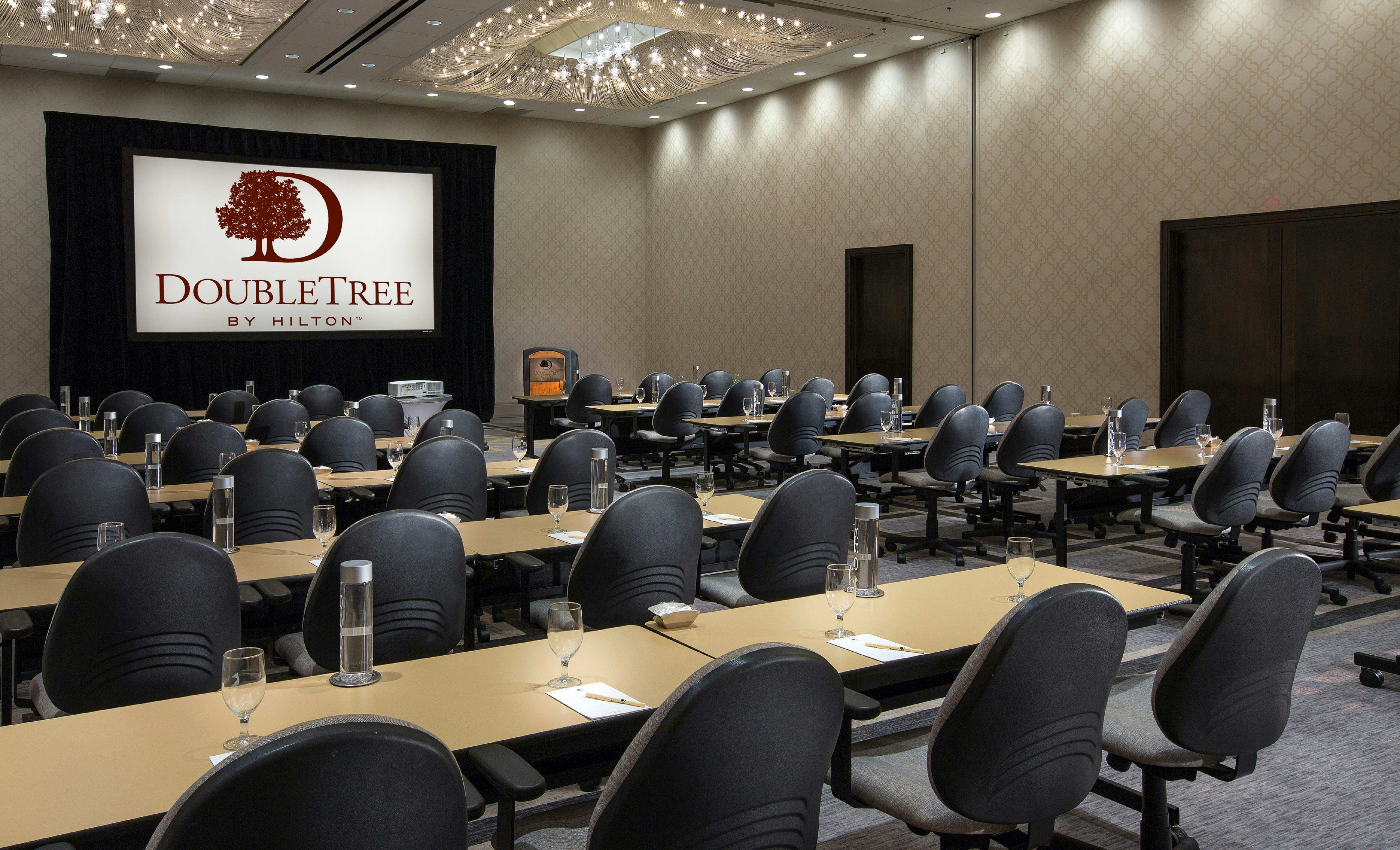 Doubletree By Hilton Chicago Oak Brook 26/32