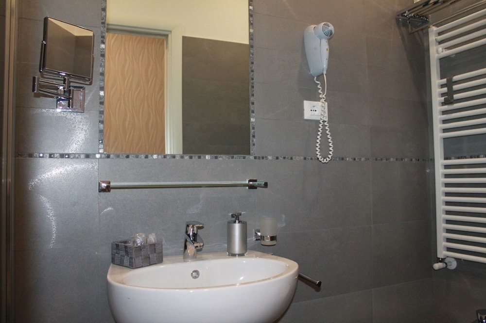 Elenoire Rooms & Suite 39/48