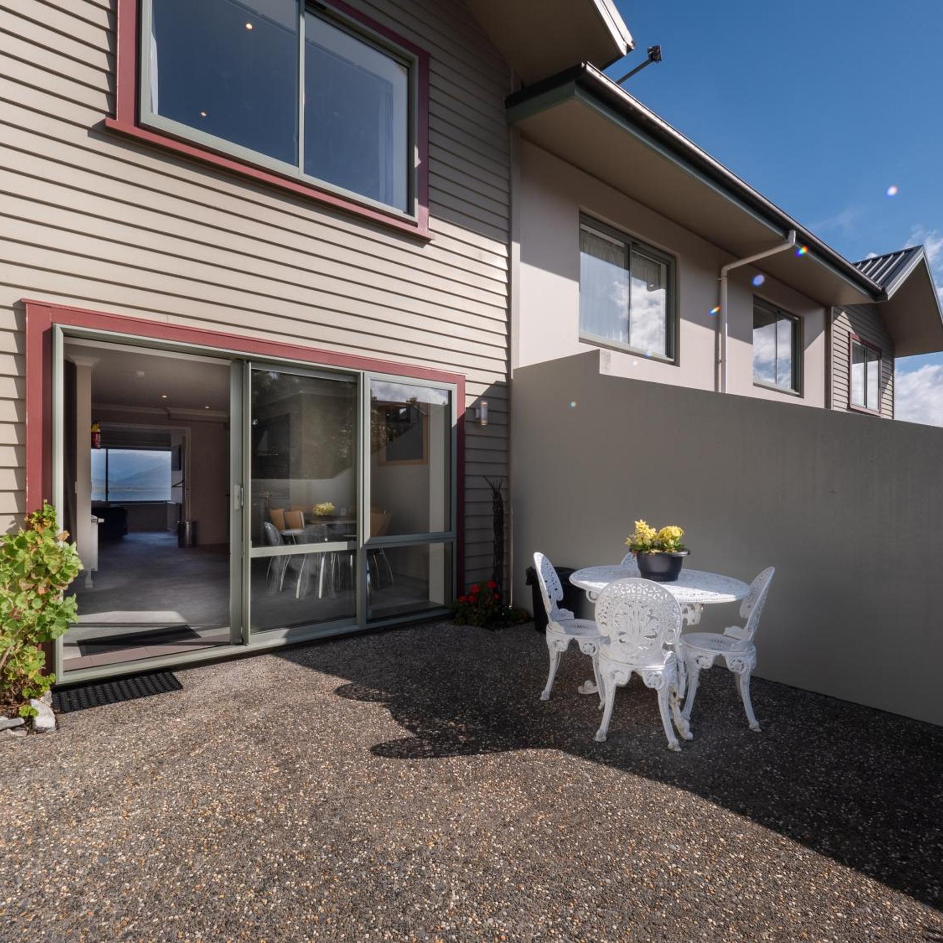 Hotel Lake Brunner 42/50