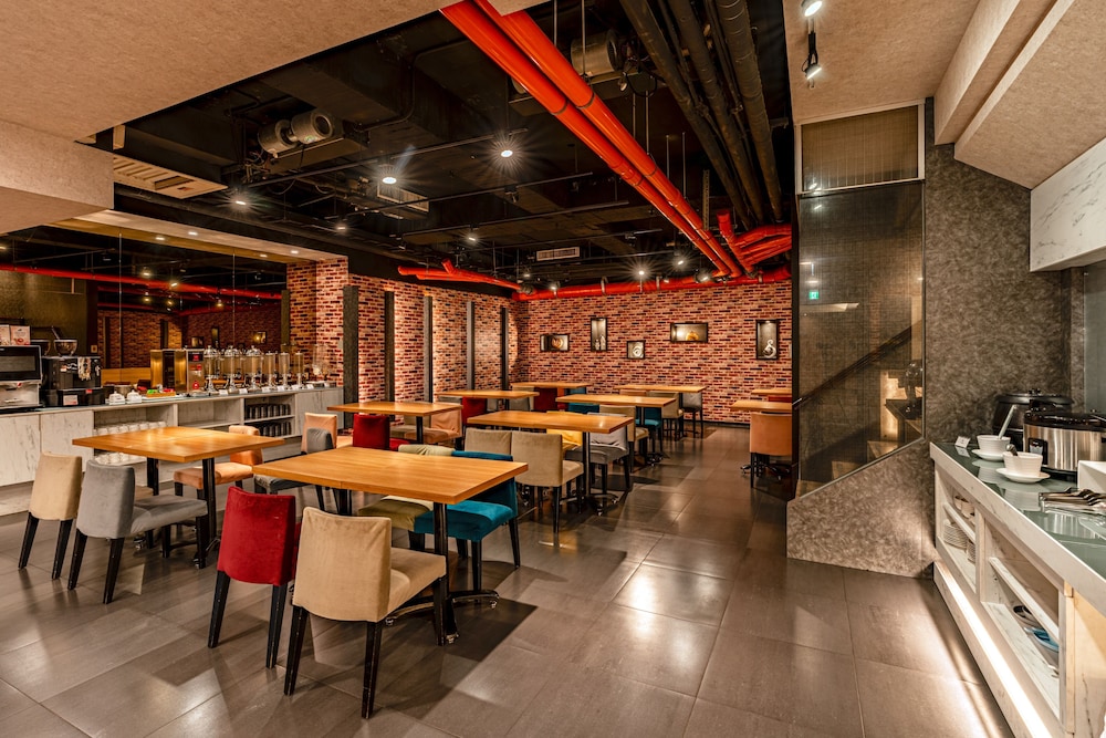 The Loft Hotel 57/75