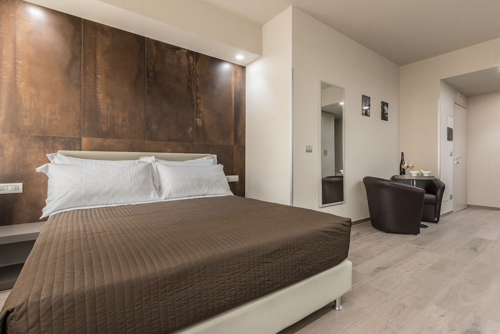 Astoria Deluxe Rooms 5/17