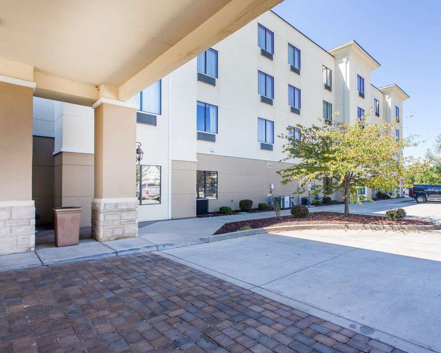 Comfort Inn & Suites Madisonville KY 32/33