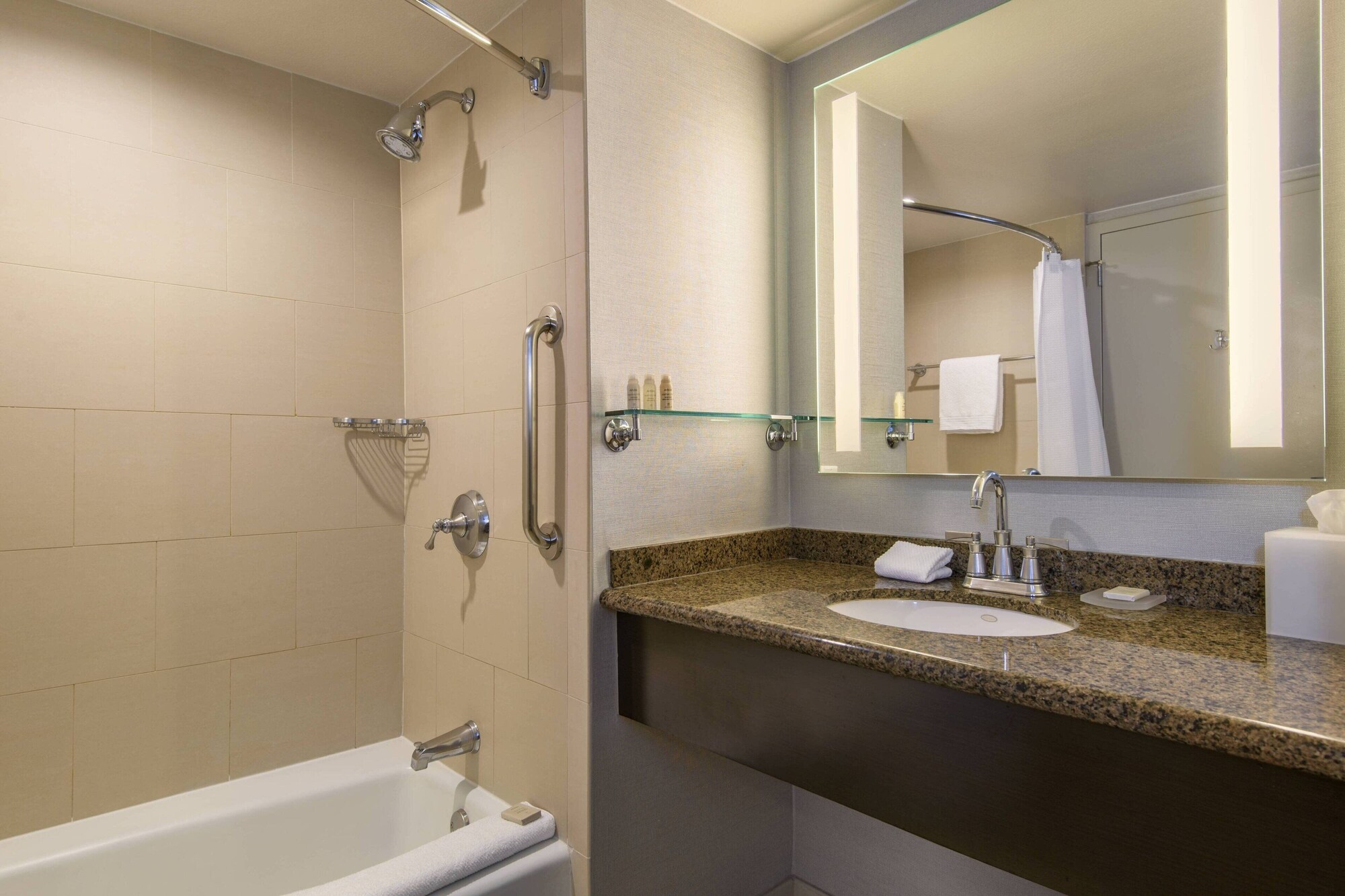 غرفة بسرير كينج، Renaissance Palm Springs 4/6