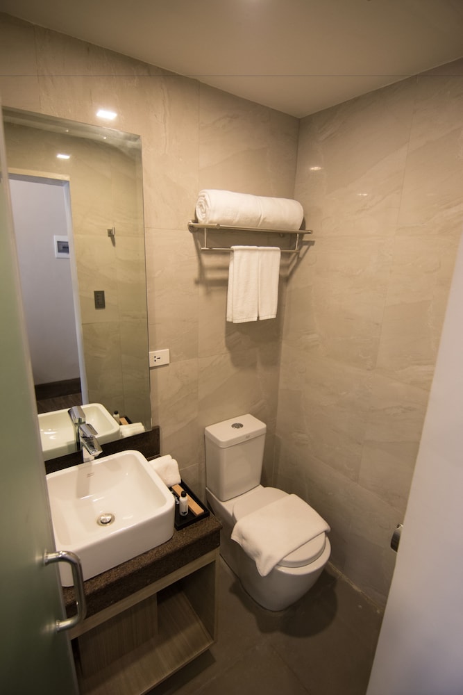 Goldberry Lite Hotel Iloilo 32/35