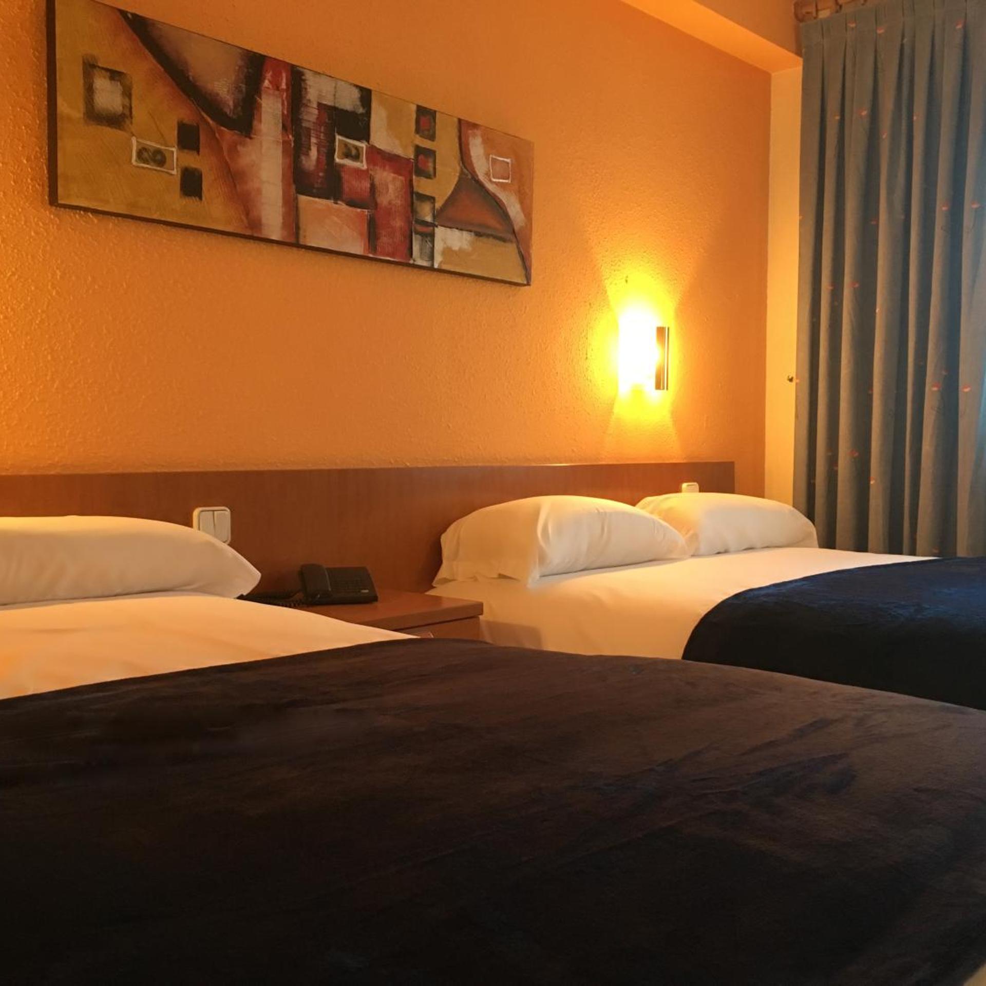 غرفة ثلاثية، Hotel Casado 6/10