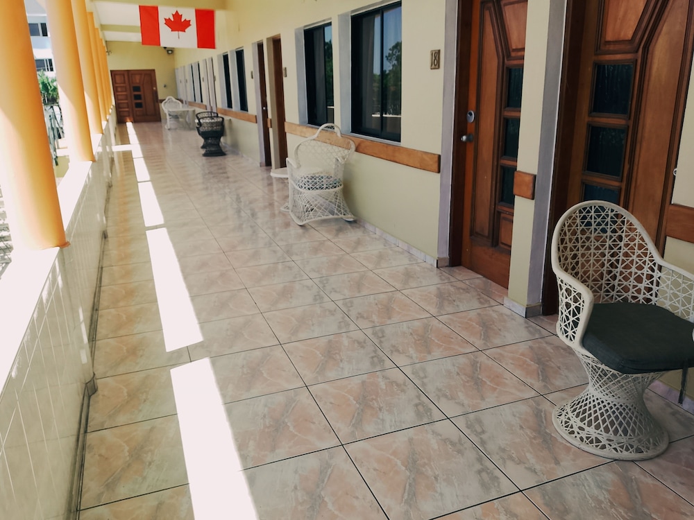 Hotel Garant & Suites 36/49