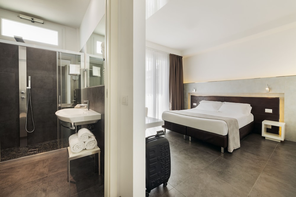 Baldinini Hotel 48/48