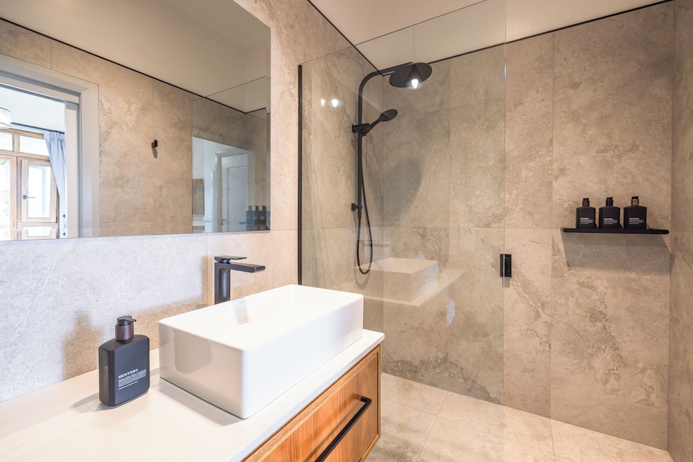 Bermagui Beach Hotel 48/50