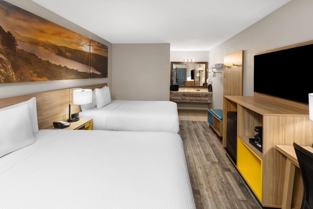 ROOM, 2 QUEEN BEDS, PET FRIENDLY