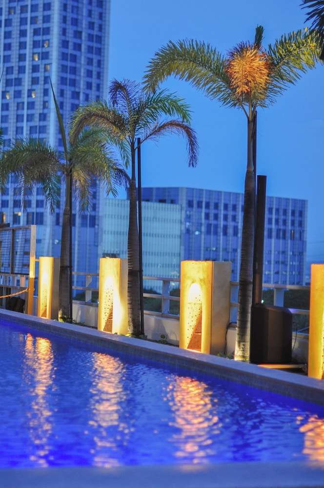 Vivere Suites 55/62